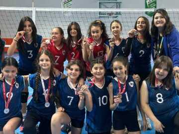 Voleybolda İlçe 2'nciliği